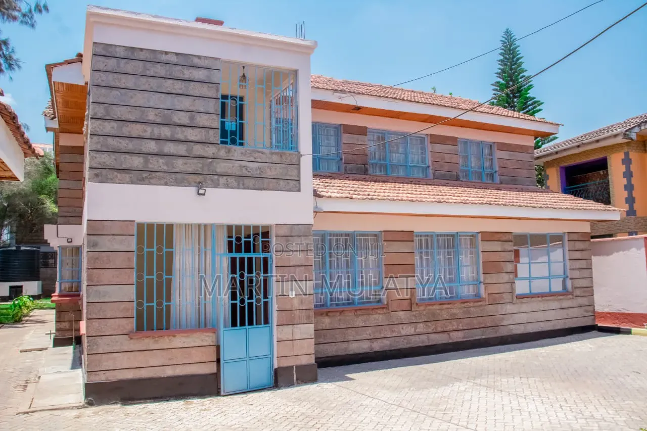 Furnished 8bdrm Maisonette in Gateway Mall Area for sale