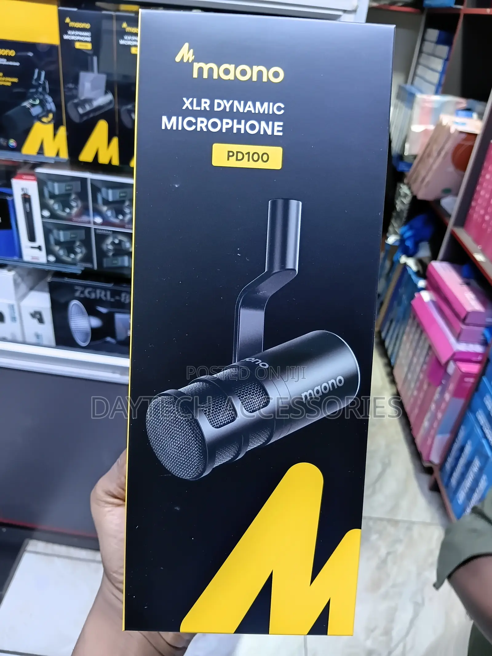 Maono PD100 XLR Dynamic Microphone Entry-Level Broadcast Microphone.