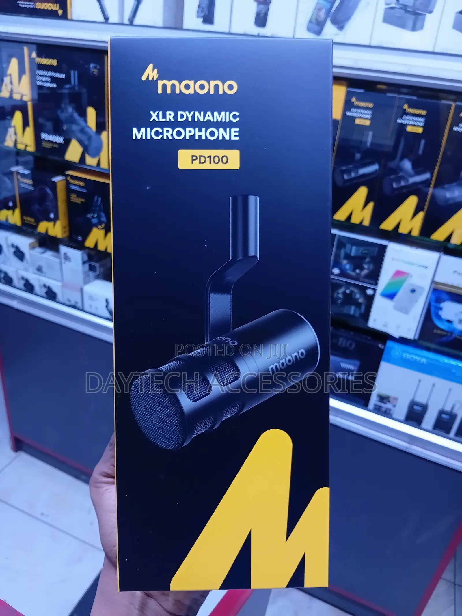 Maono PD100 XLR Dynamic Microphone Entry-Level Broadcast Microphone.