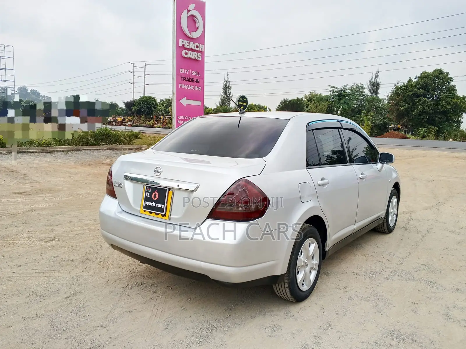 Nissan Tiida 2010 Silver