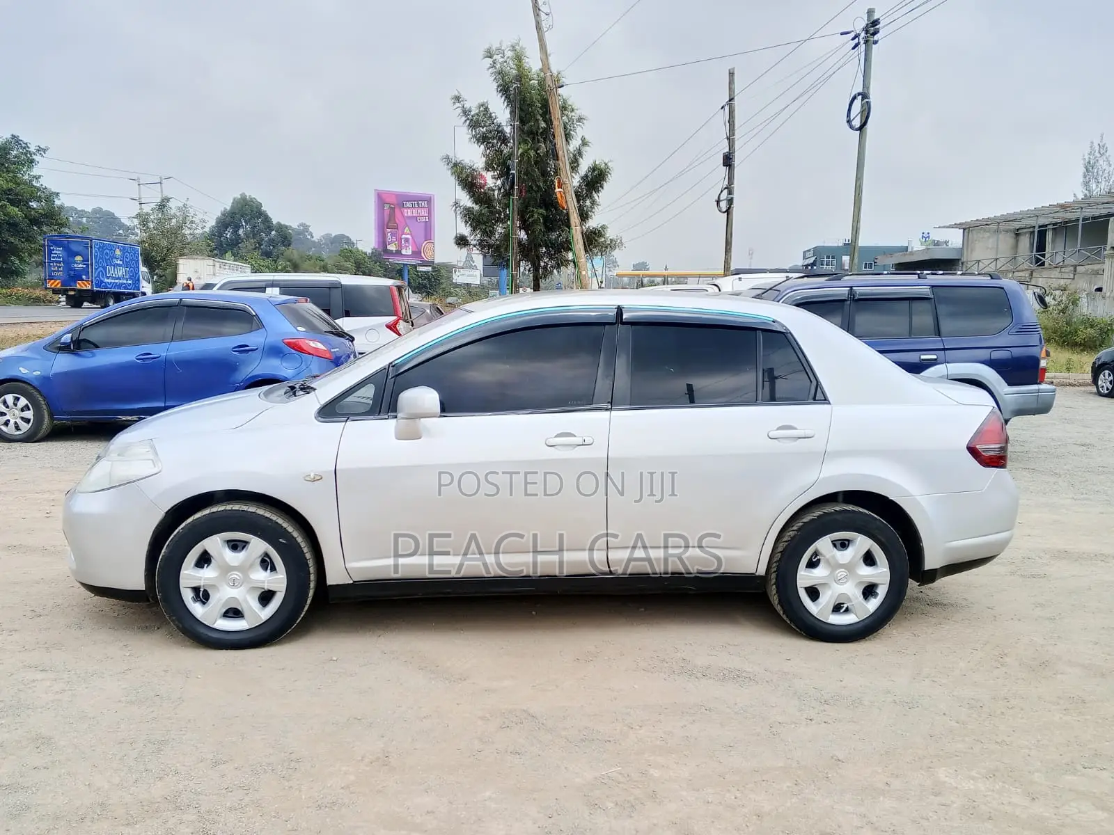 Nissan Tiida 2010 Silver