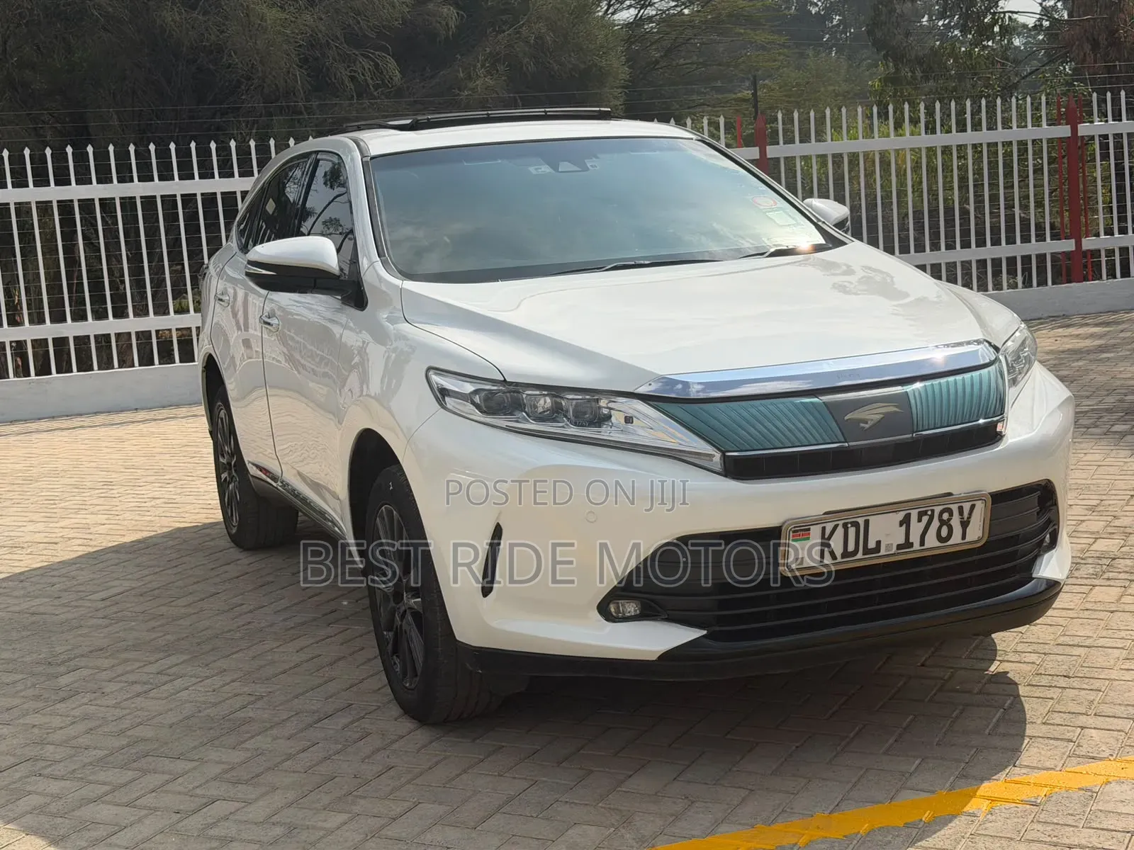 Toyota Harrier 2.0 2017 White