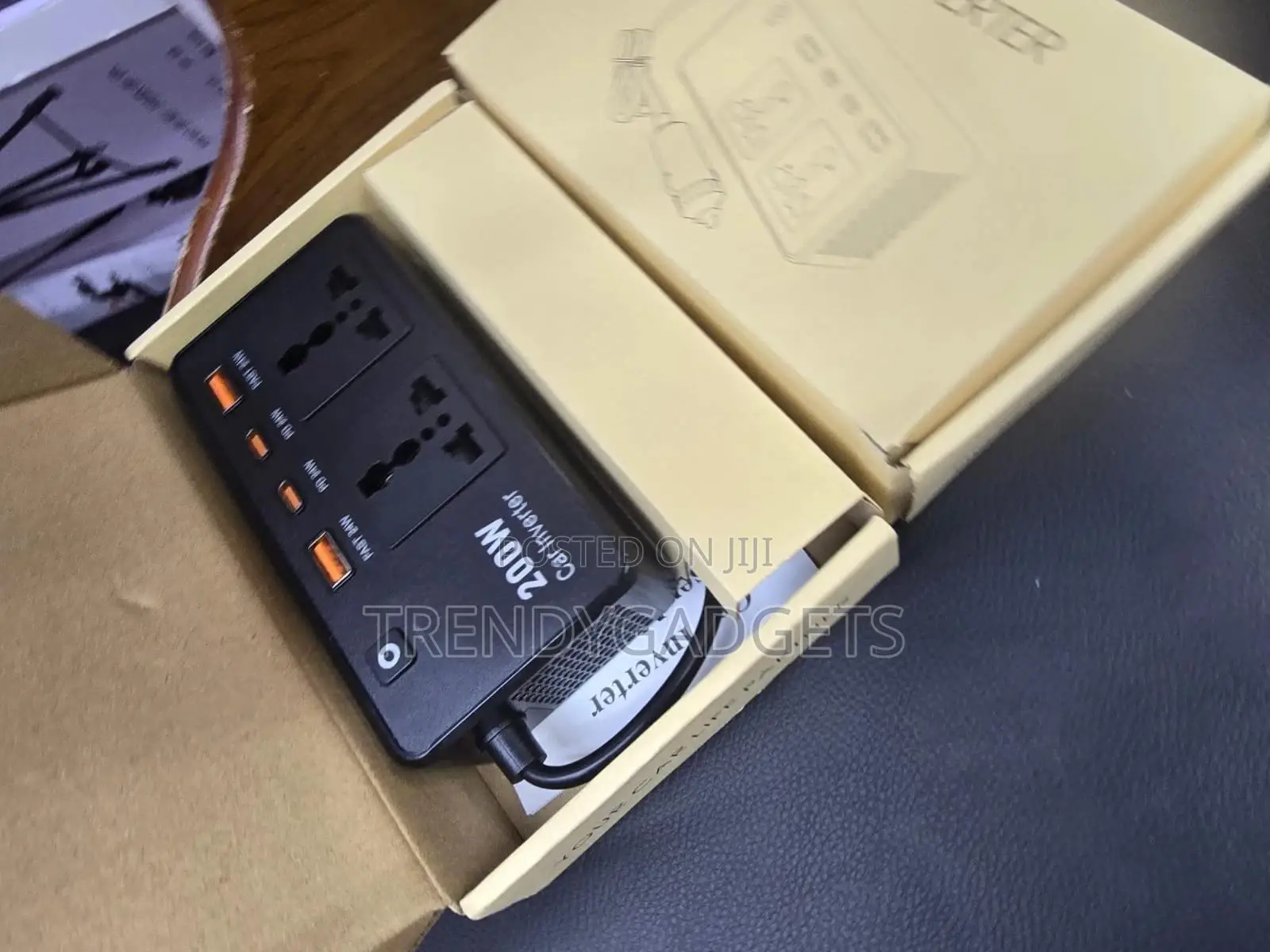 200W 12V Car Power Inverter With Dual AC USB-C PD Ports
