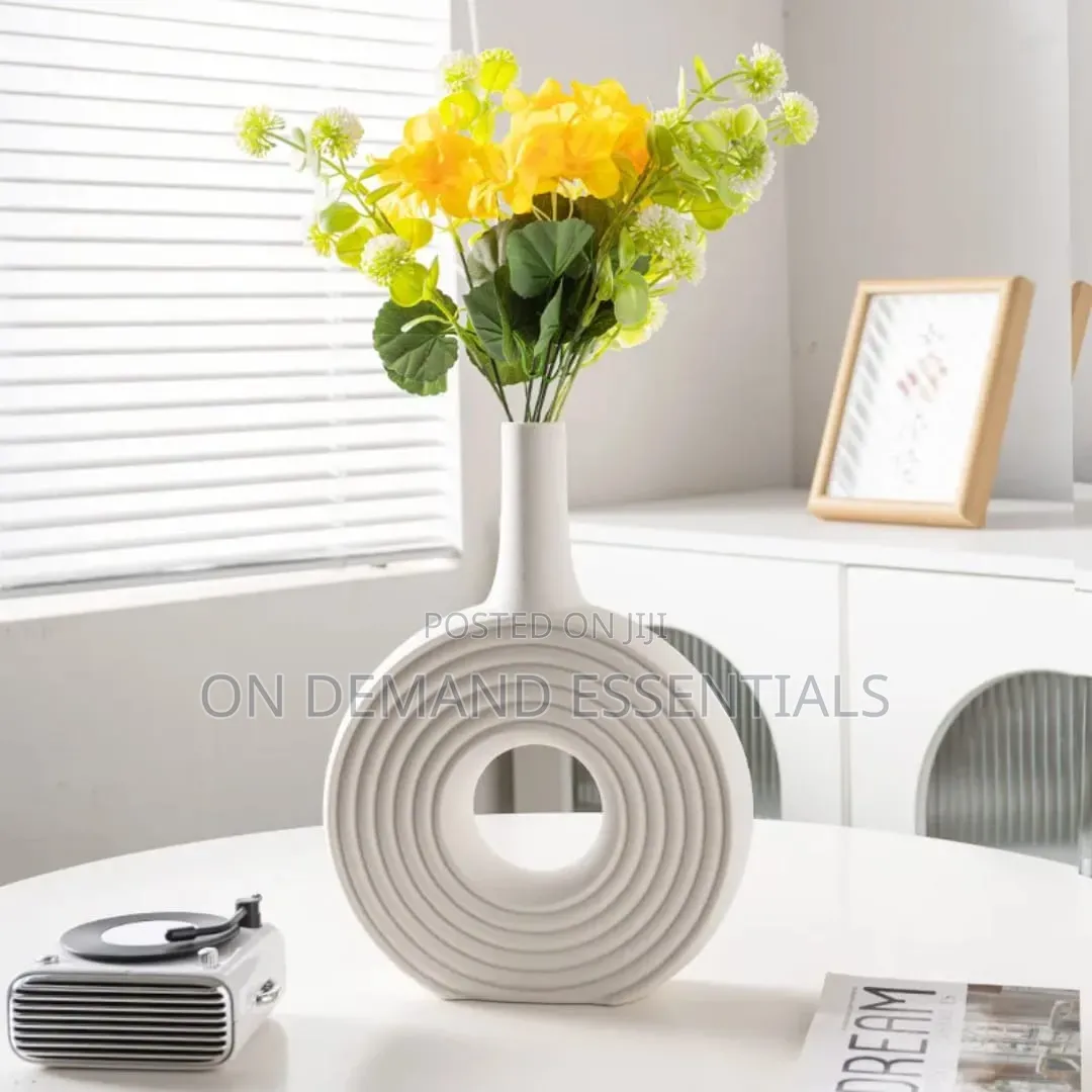 Decorative Modern Round Elegant White Ceramic Vase