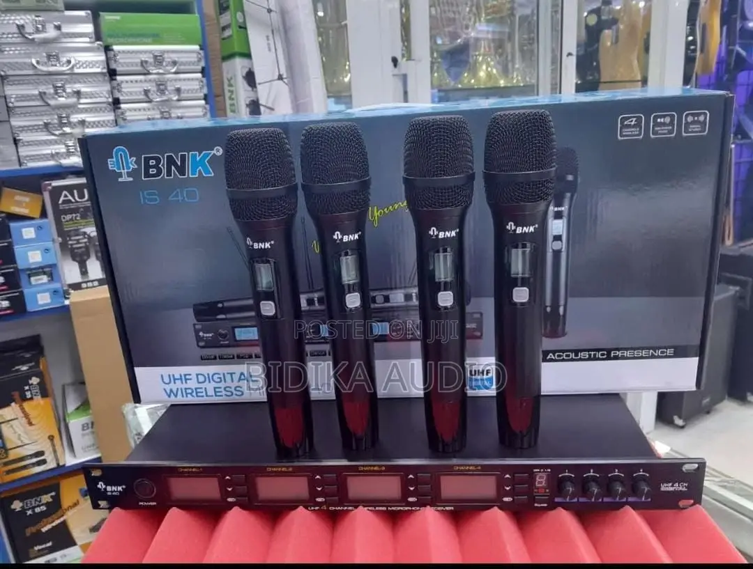 BNK IS 40 UHF Digital Quad Wireless Microphone System