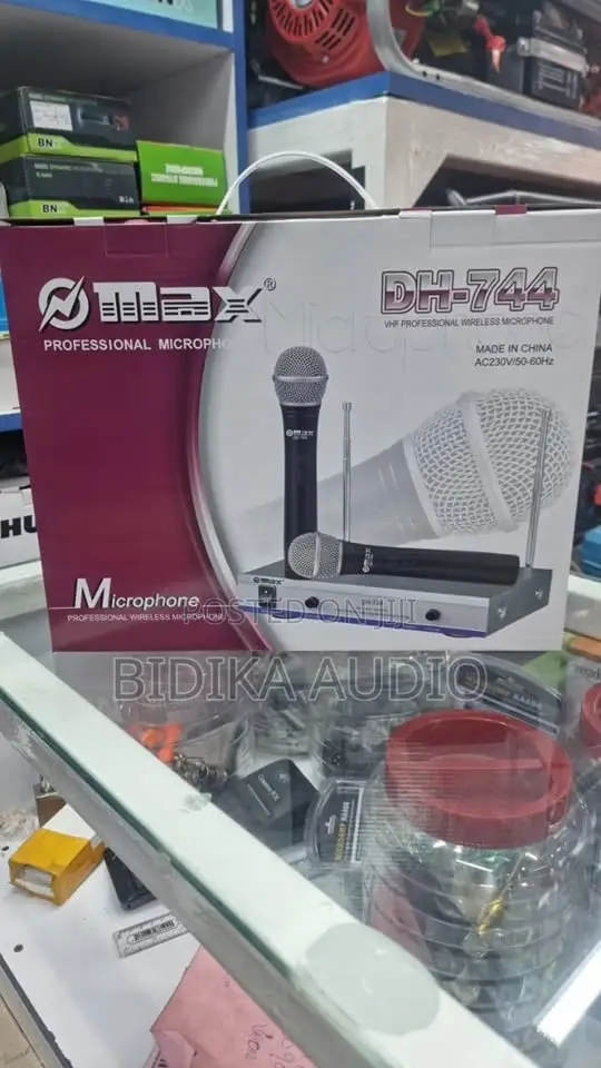 Max DH-744 Professional Wireless Microphone System
