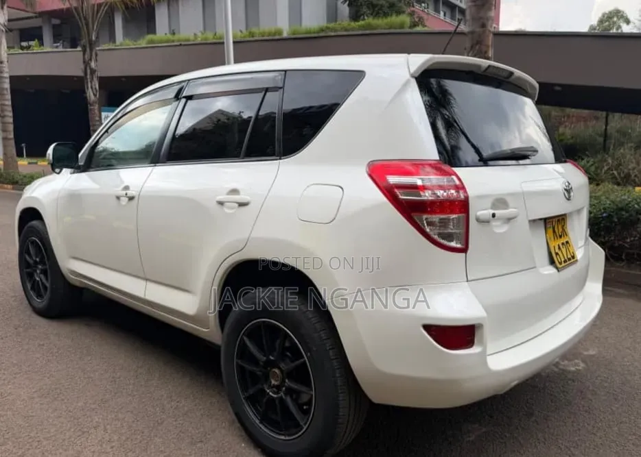 Toyota RAV4 2012 White