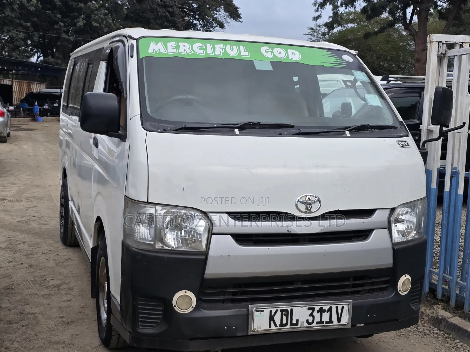 Toyota HiAce 2015 White