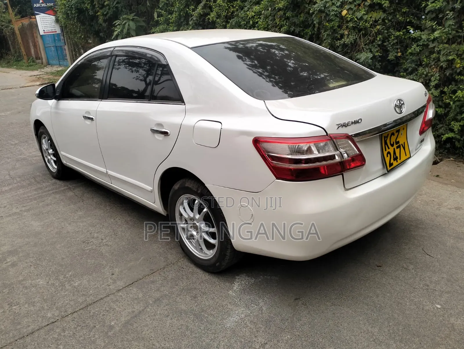 Toyota Premio 2013 Off white