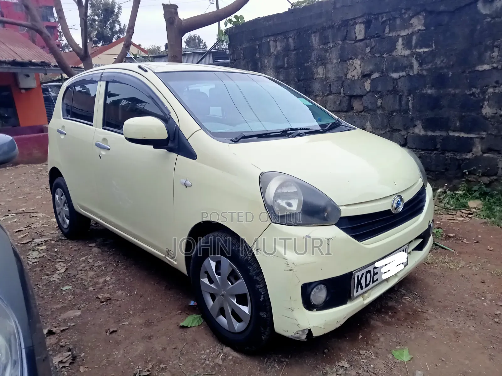 Daihatsu Mira 2013 Yellow