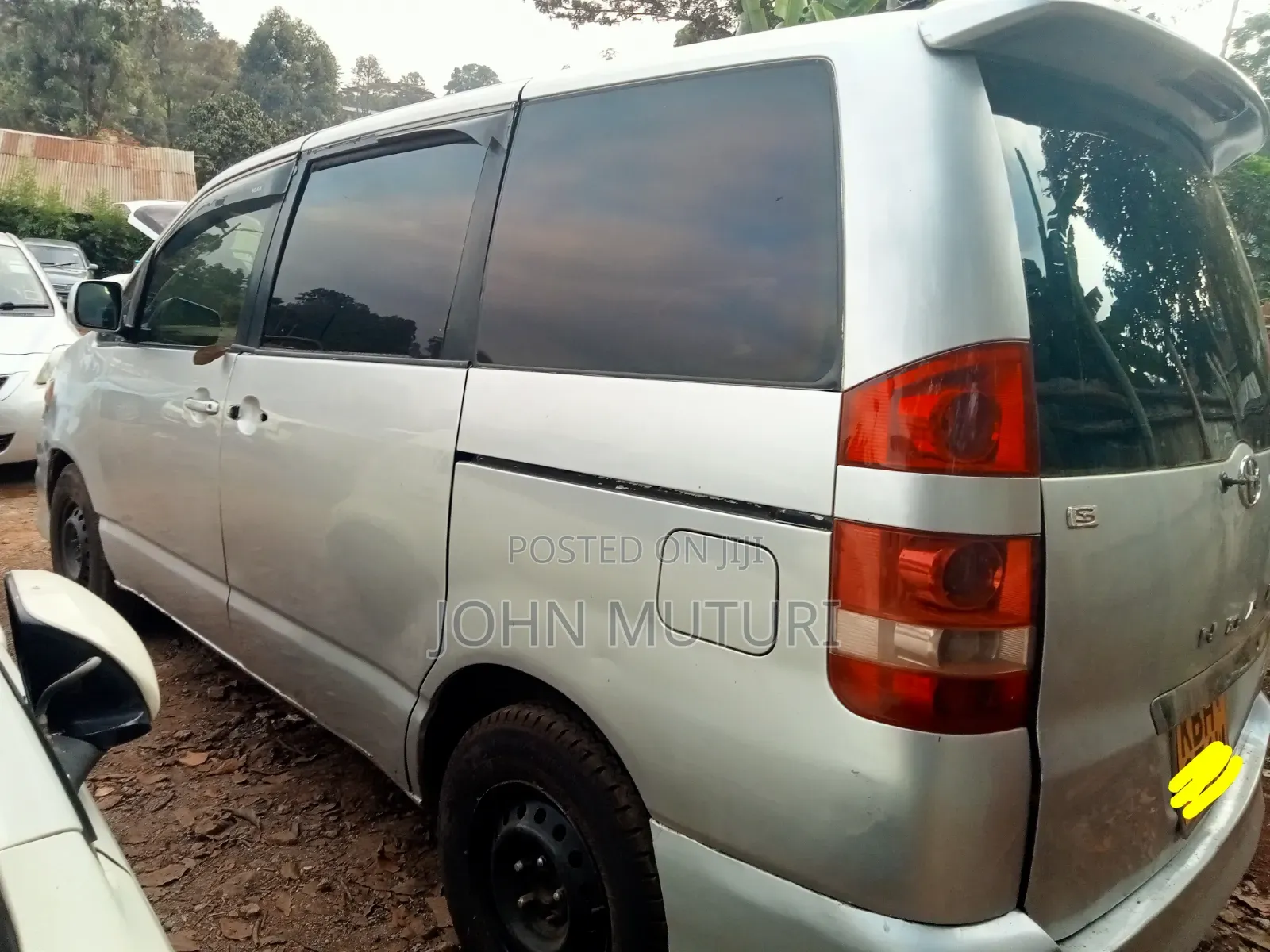 Toyota Noah 2003 Silver