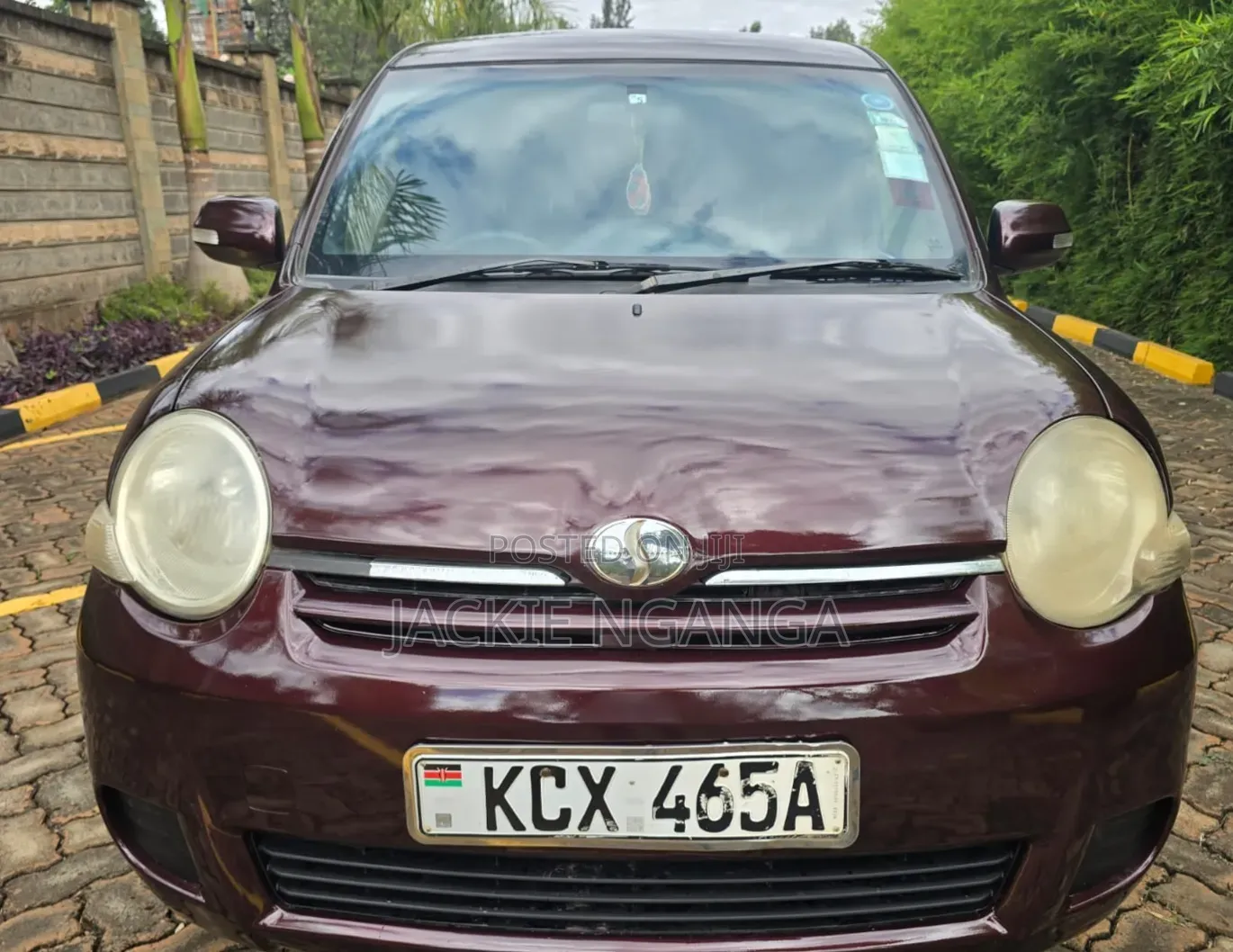 Toyota Sienta 2012 Brown