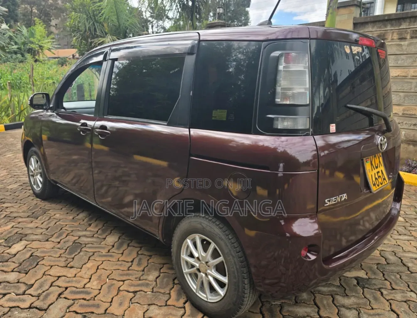 Toyota Sienta 2012 Brown
