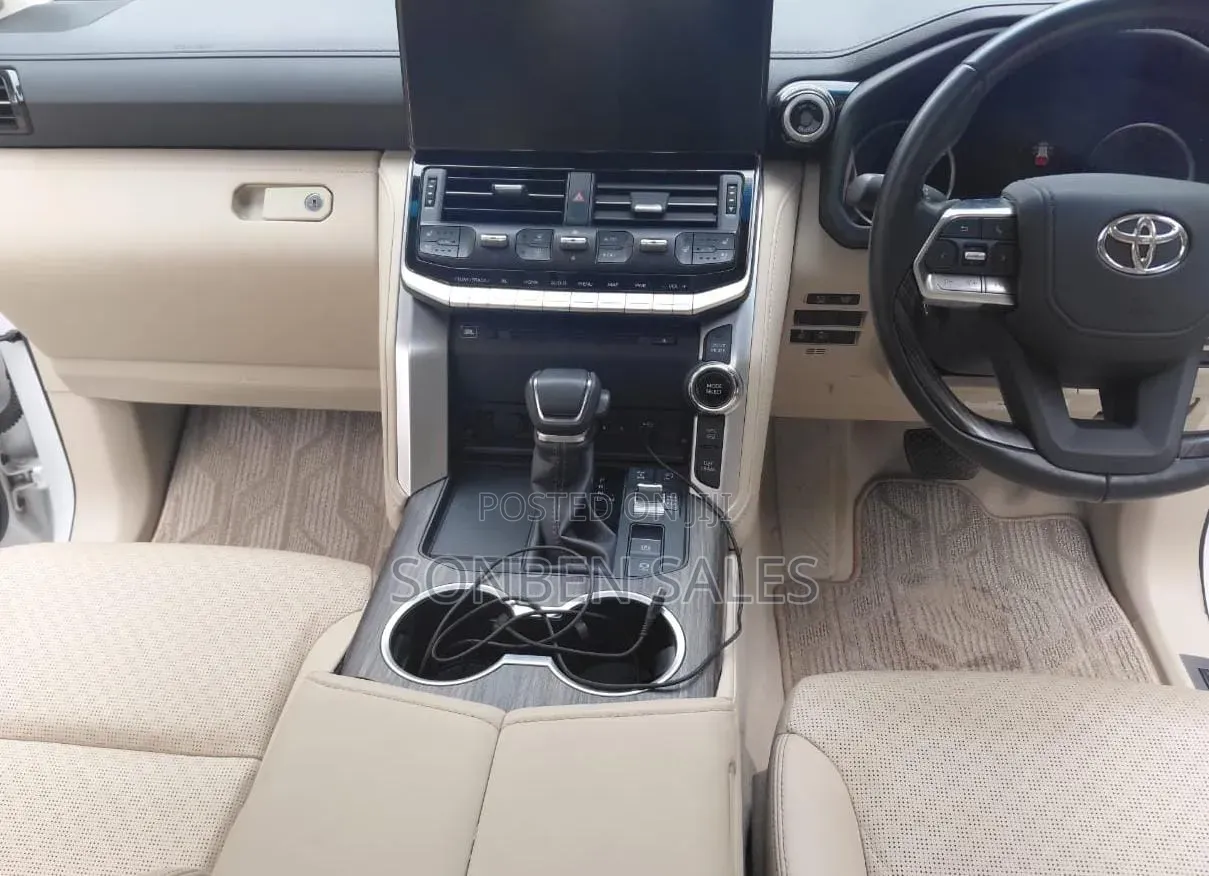 Toyota Land Cruiser 2023 White