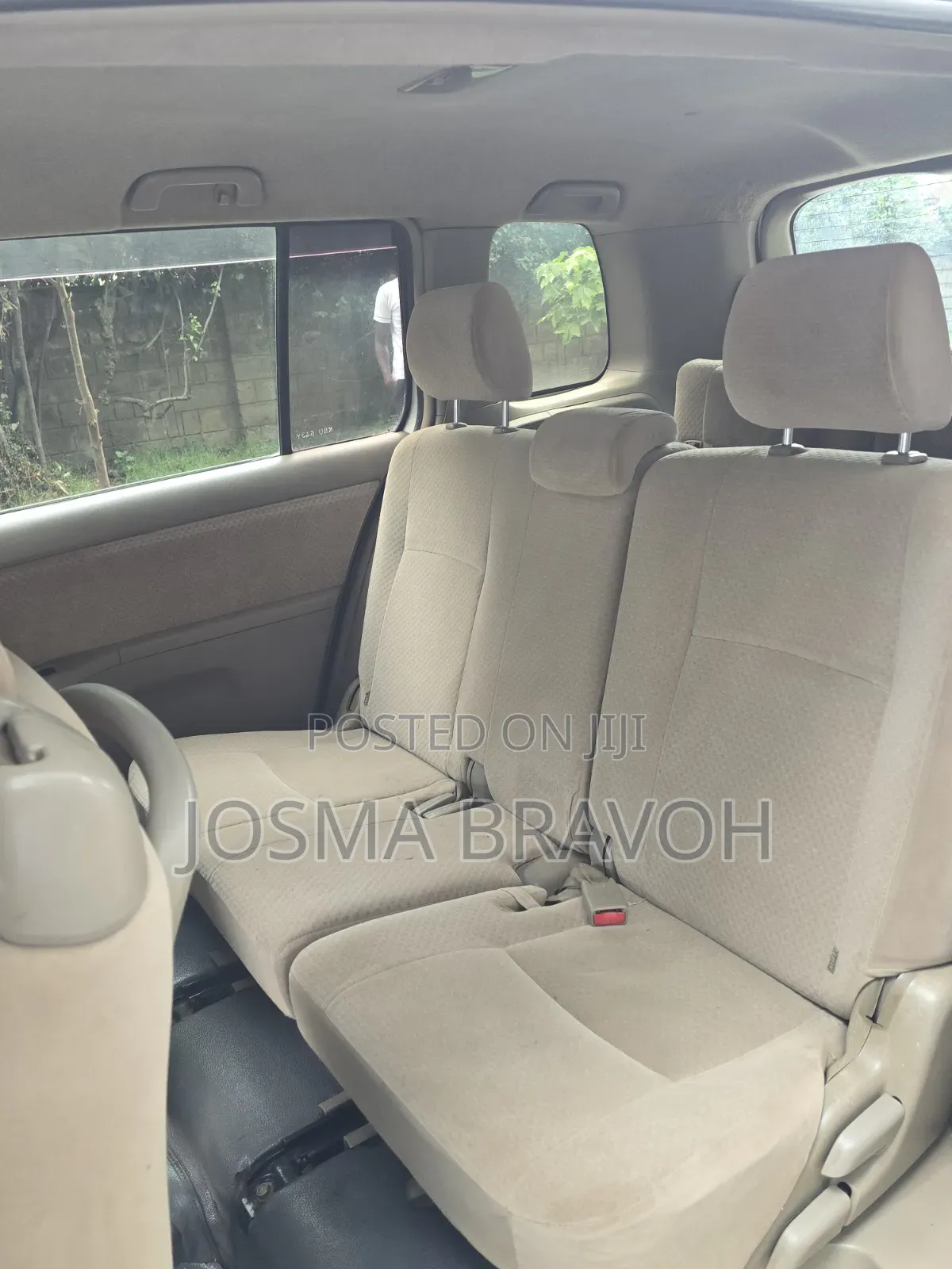 Toyota ISIS 2009 Silver