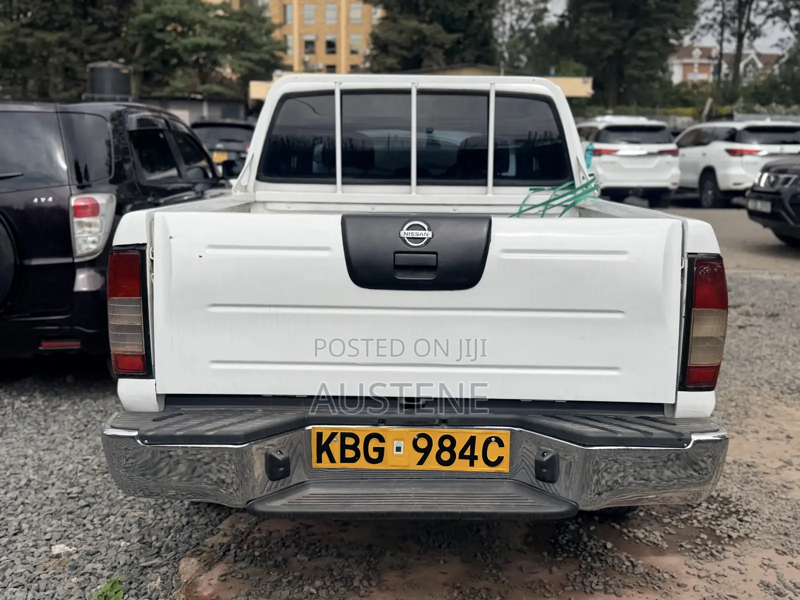 Nissan Hardbody 2009 White