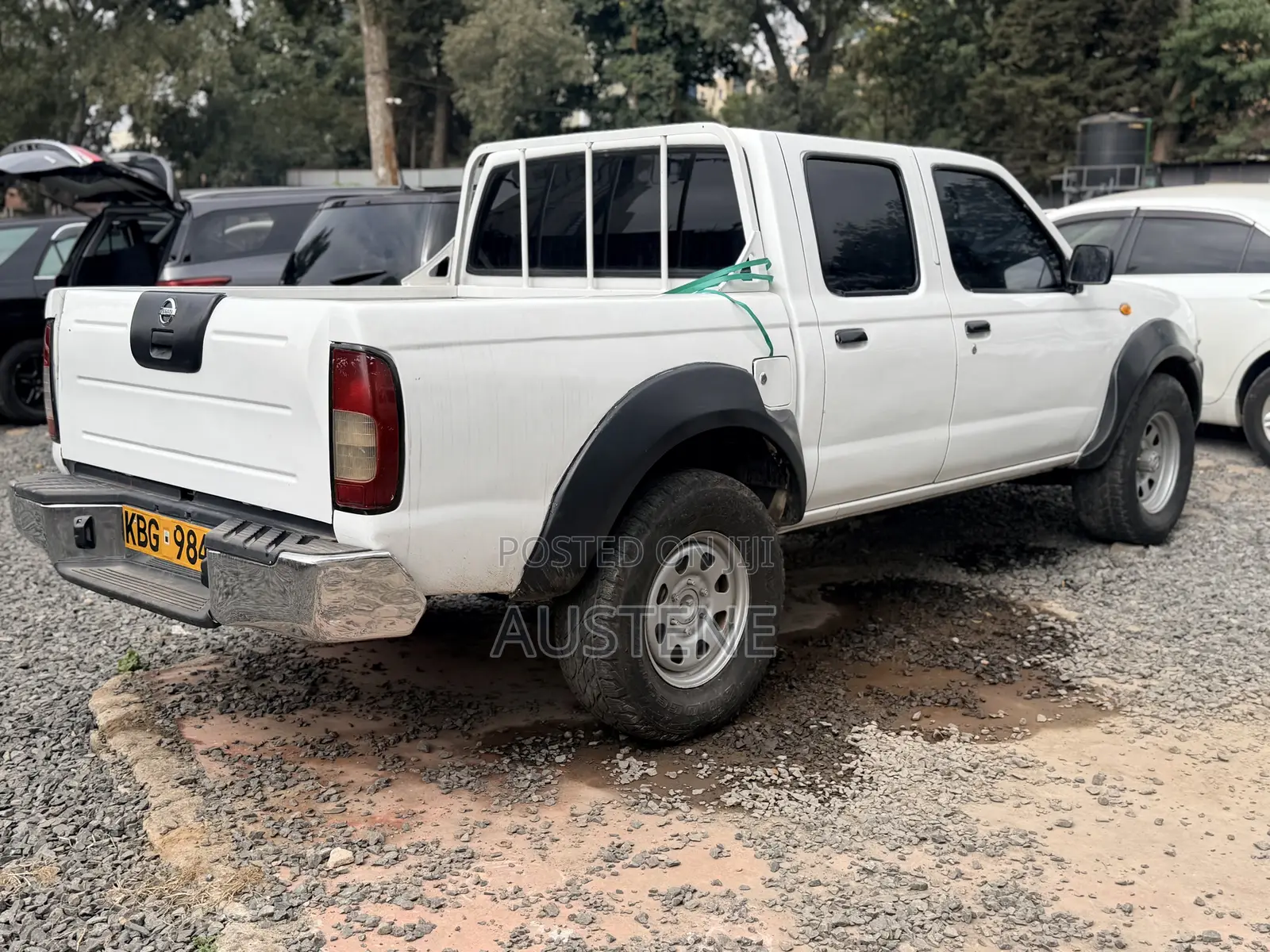 Nissan Hardbody 2009 White