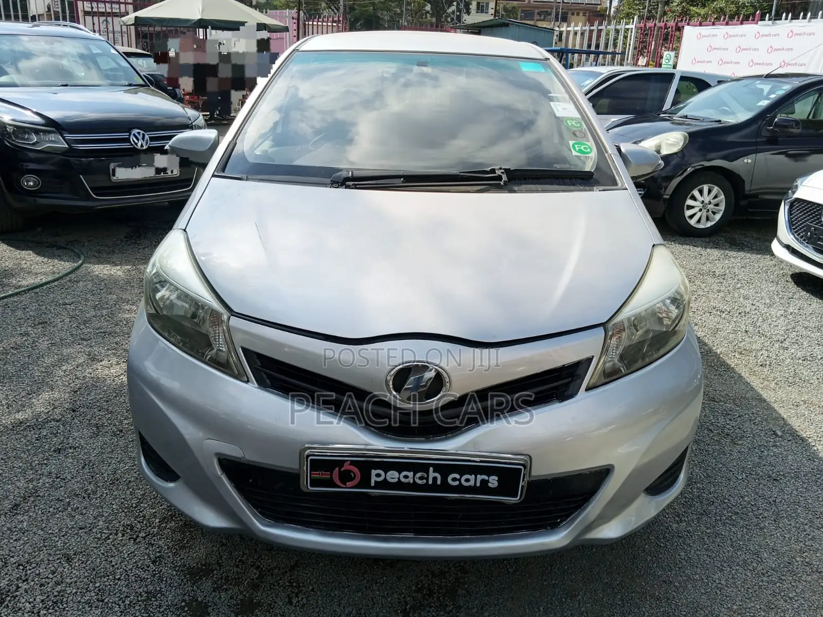 Toyota Vitz 2013 Silver