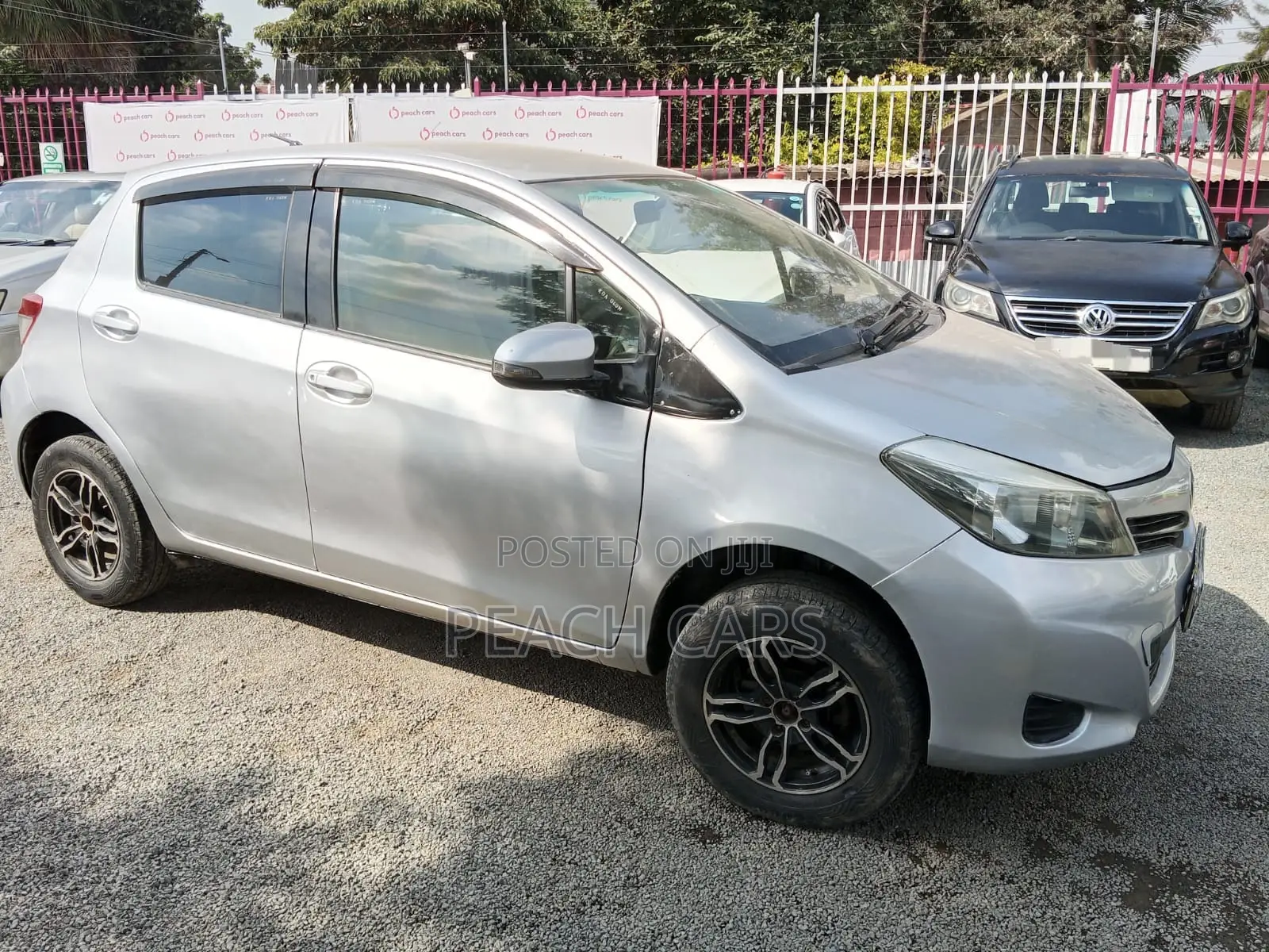 Toyota Vitz 2013 Silver