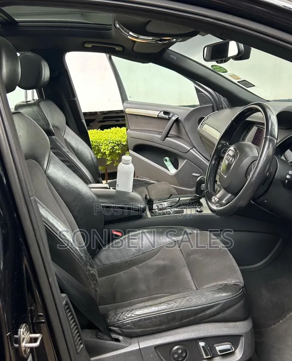 Audi Q7 2010 Black