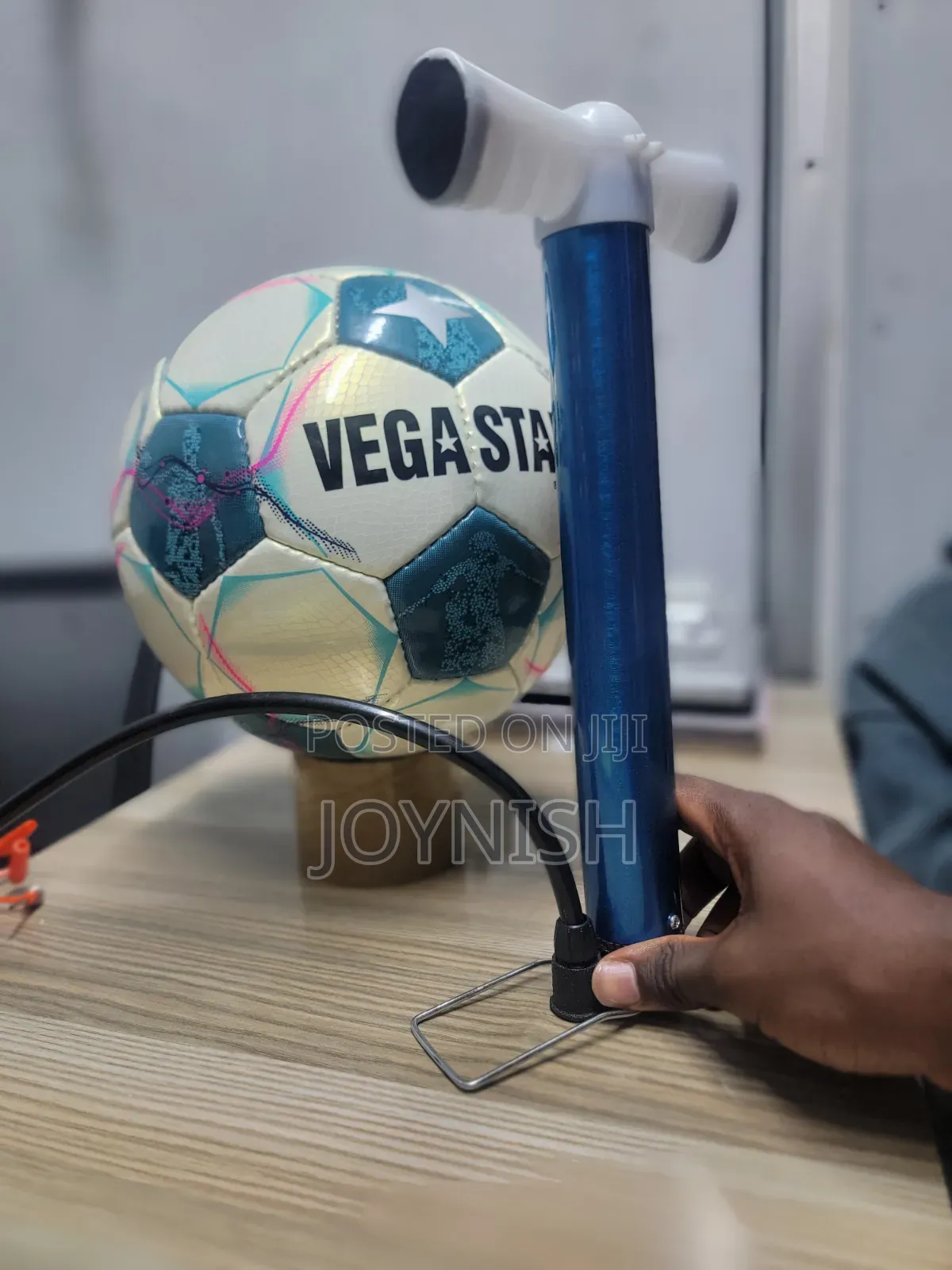 Football Balls and Pump