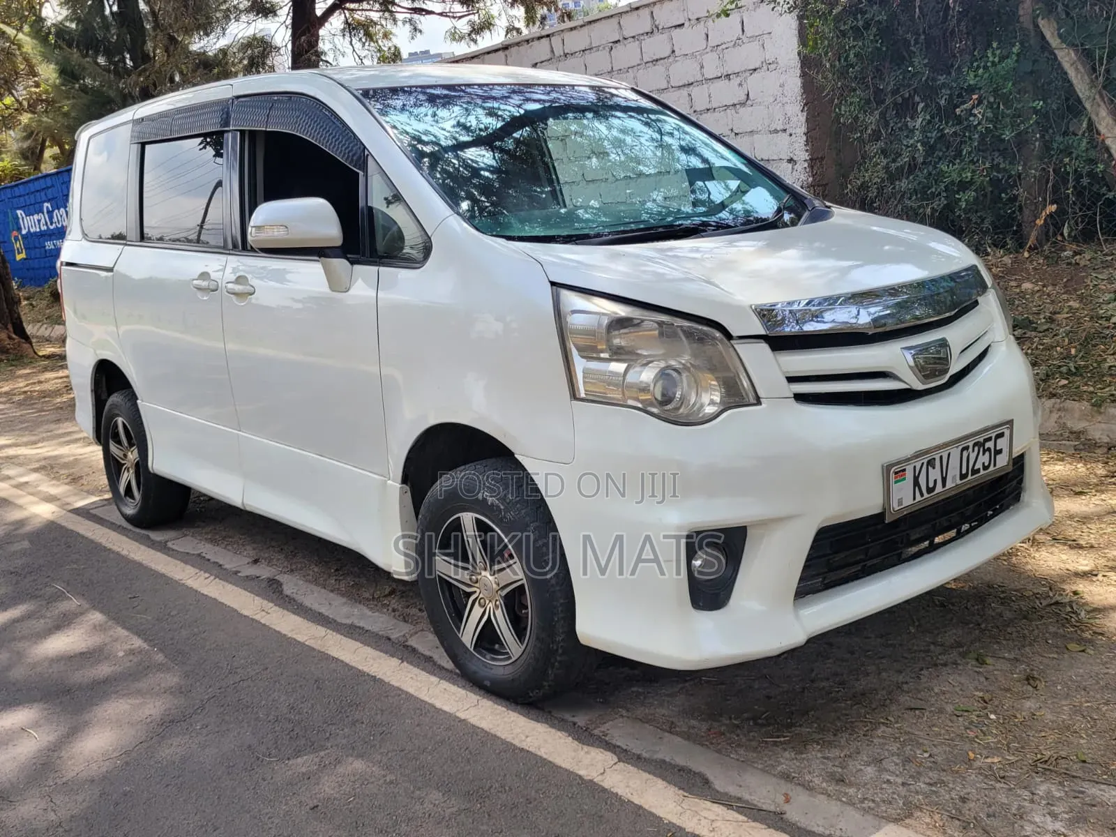 Toyota Noah 2012 Pearl