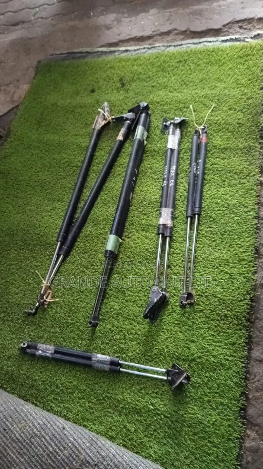 Nissan ,Toyota,subaruuzuki,mazda Boot Shocks/Boot Lifter