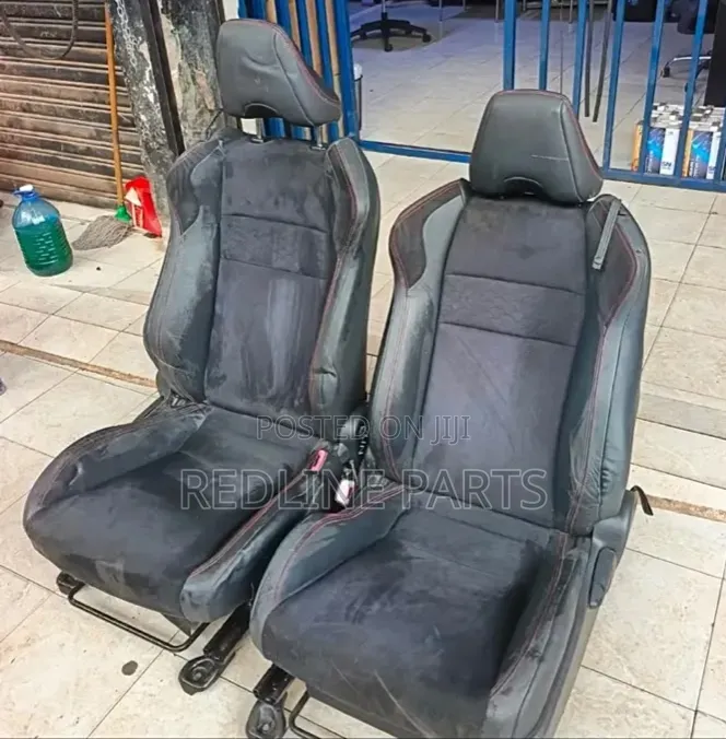 Toyota GT86 Front Seats