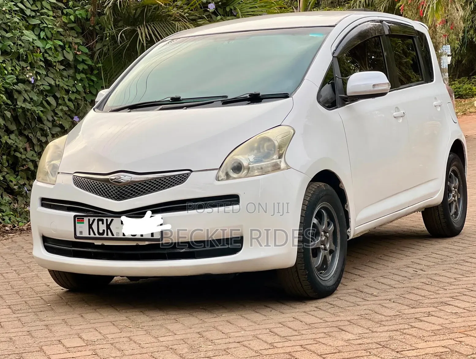 Toyota Ractis 2010 White