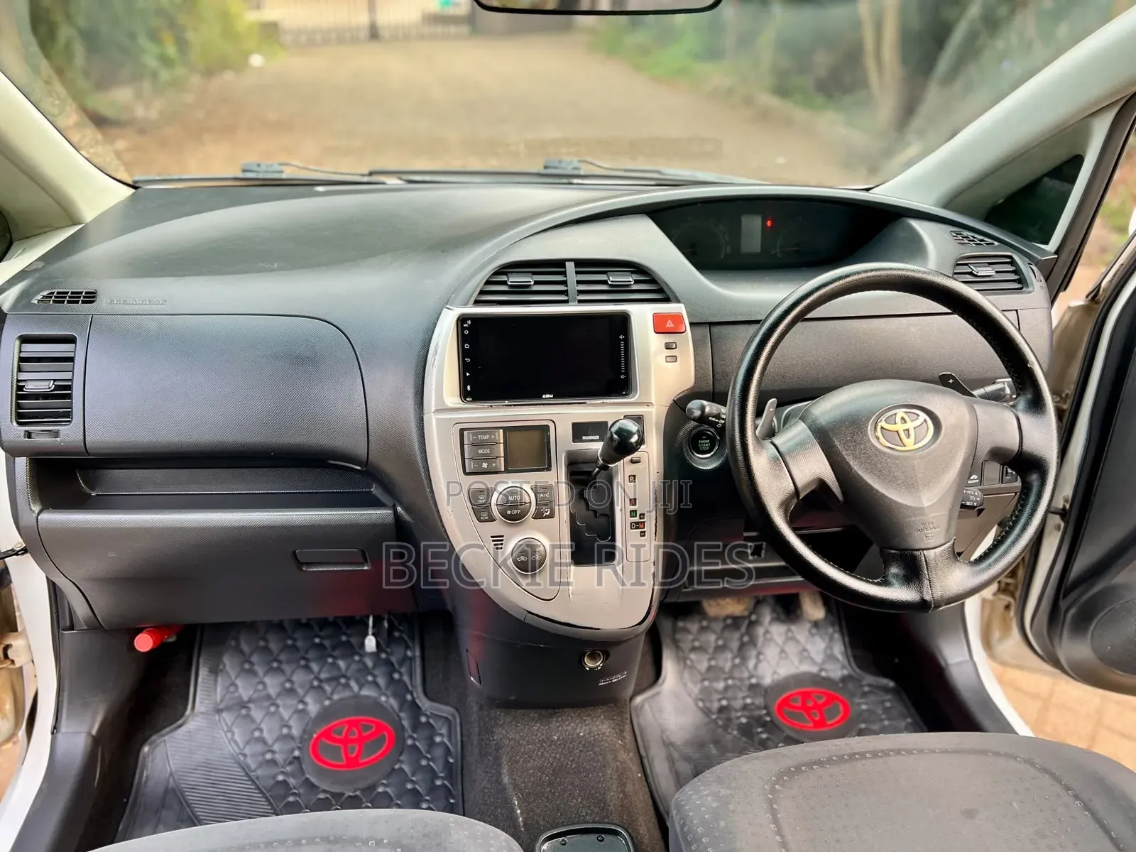 Toyota Ractis 2010 White