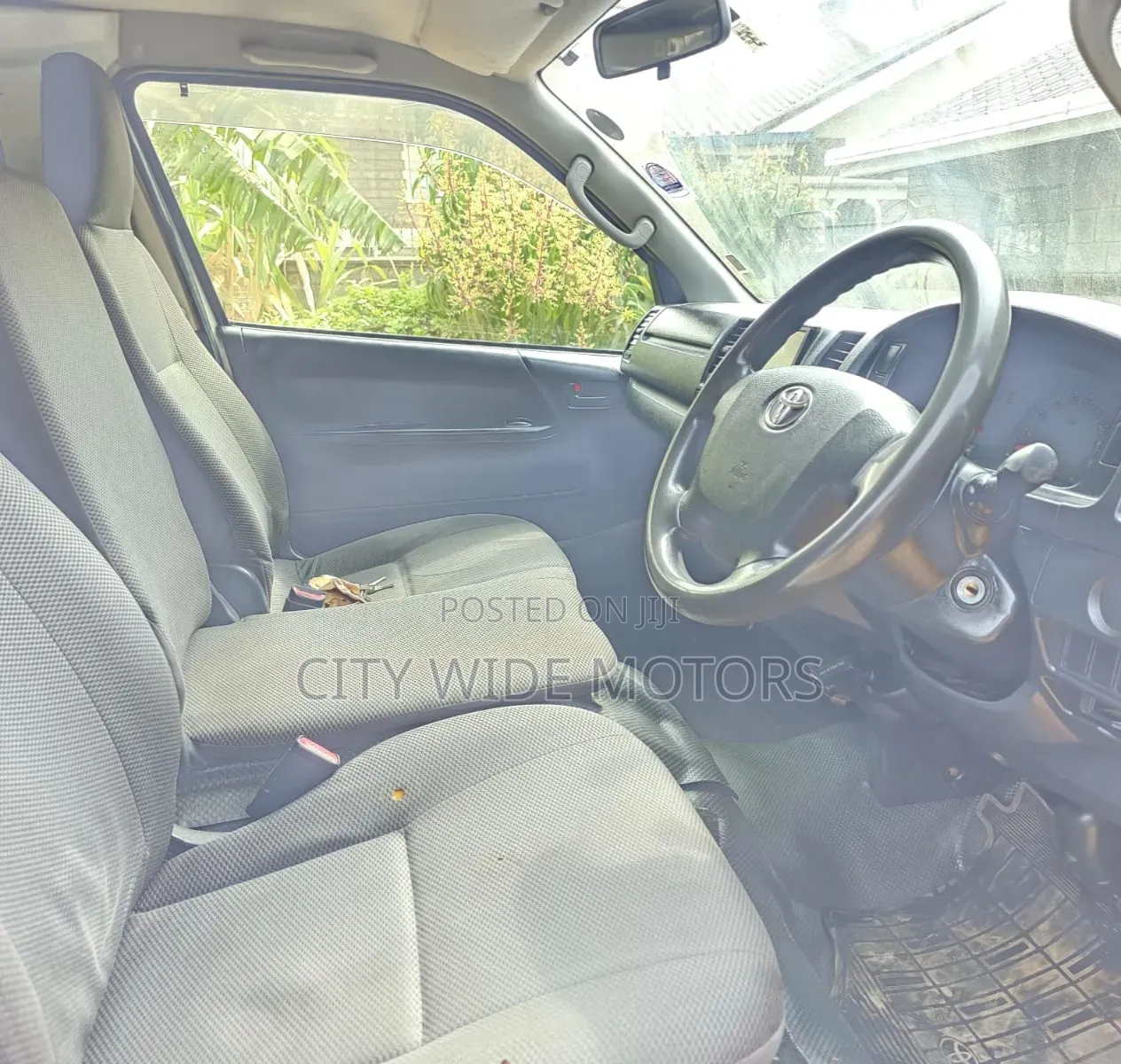Toyota HiAce 2014 White