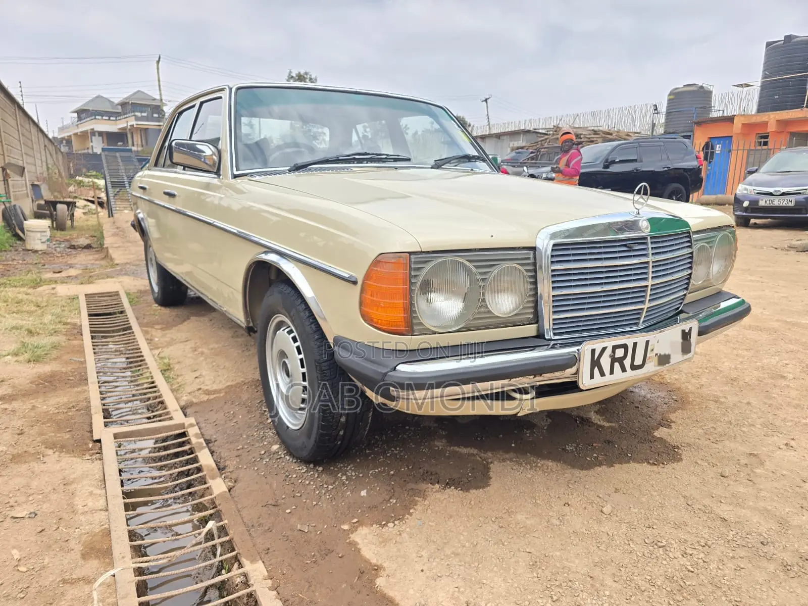 Mercedes-Benz 200E 1978 Ivory