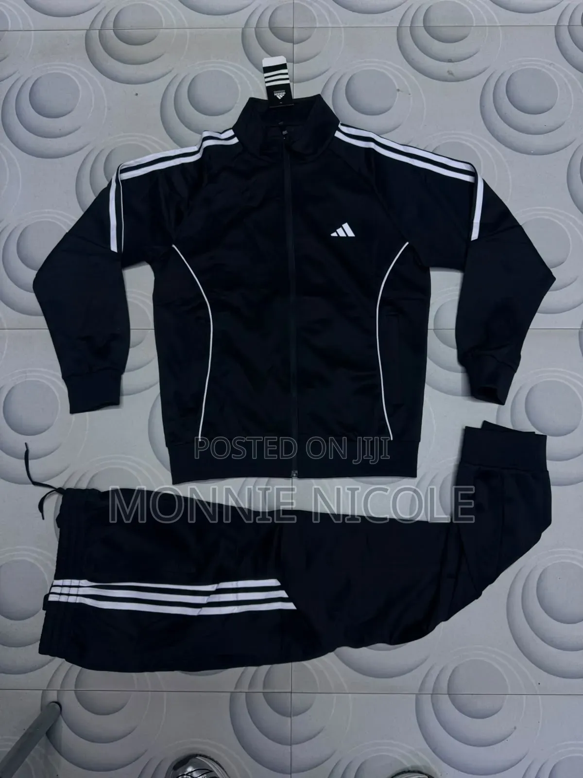 Adidas Sporty Tracksuit. Authentic Design