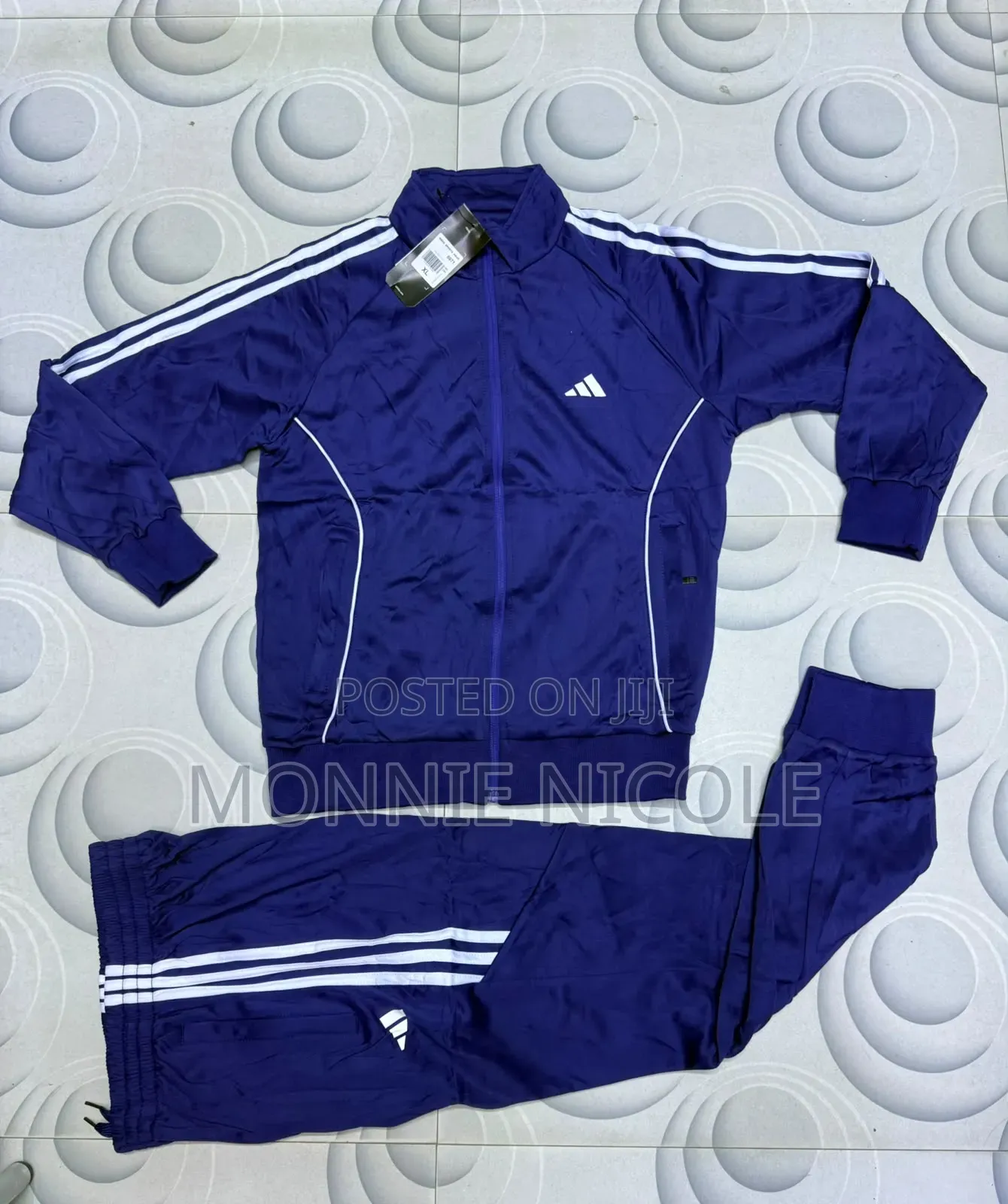 Adidas Sporty Tracksuit. Authentic Design