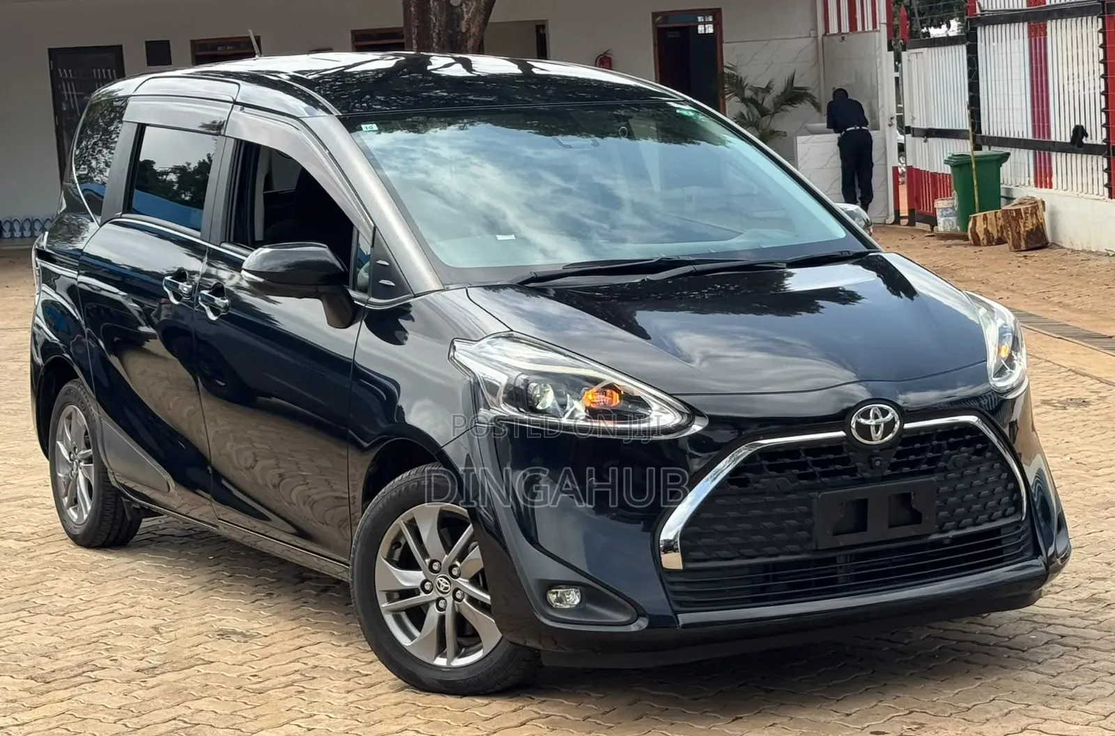 Toyota Sienta 1.5 FWD 2019 Black