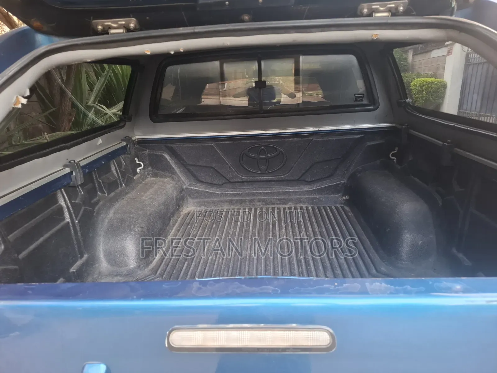 Toyota Hilux 2013 Blue