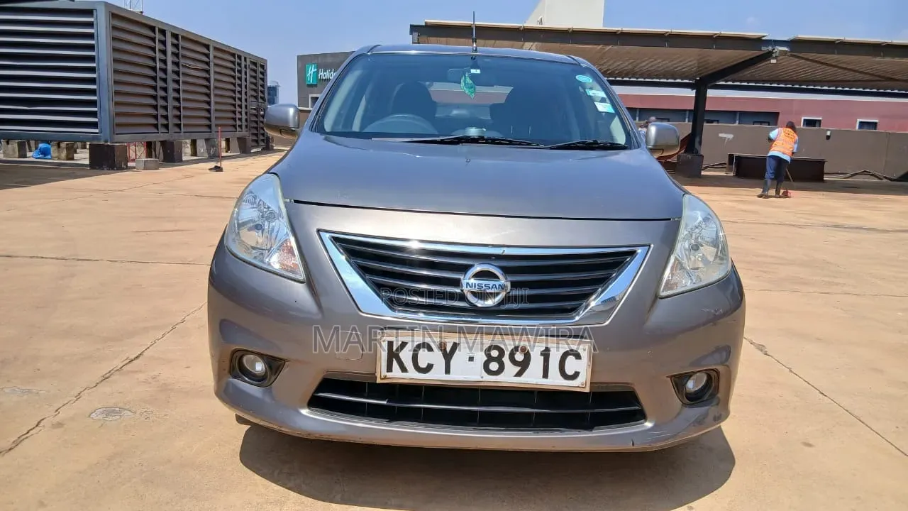 Nissan Tiida 2013 Gray