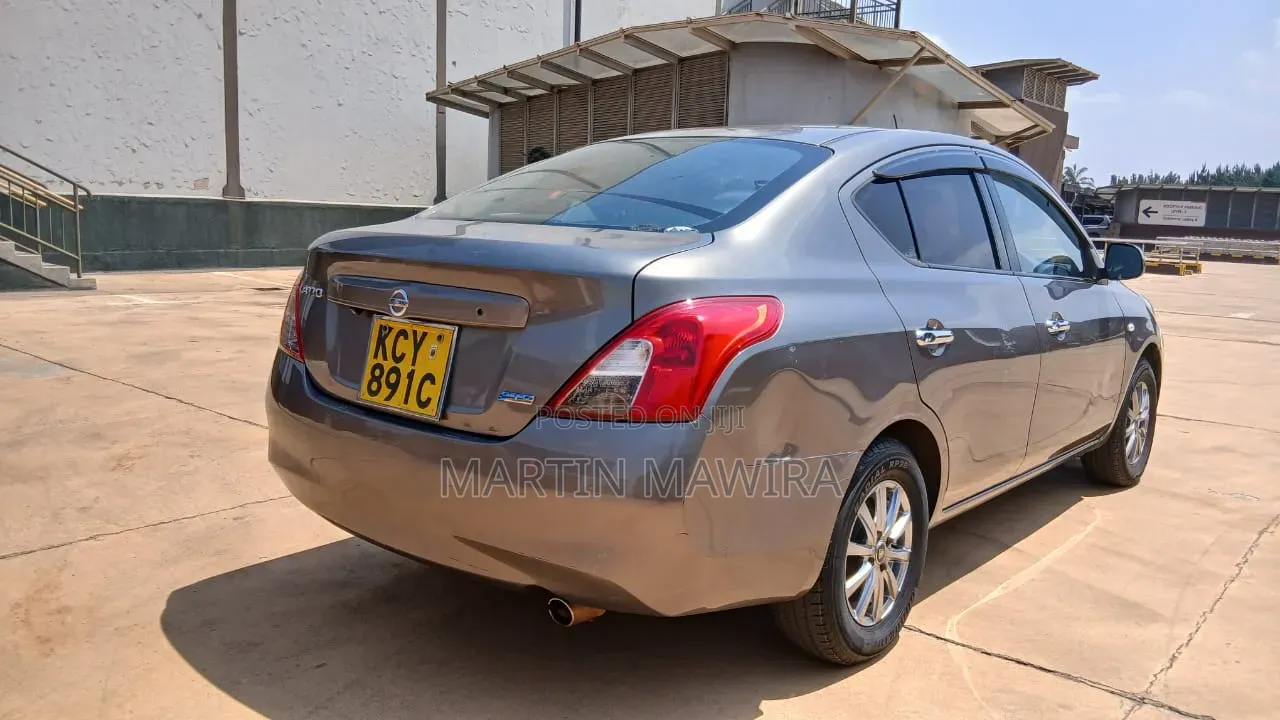 Nissan Tiida 2013 Gray