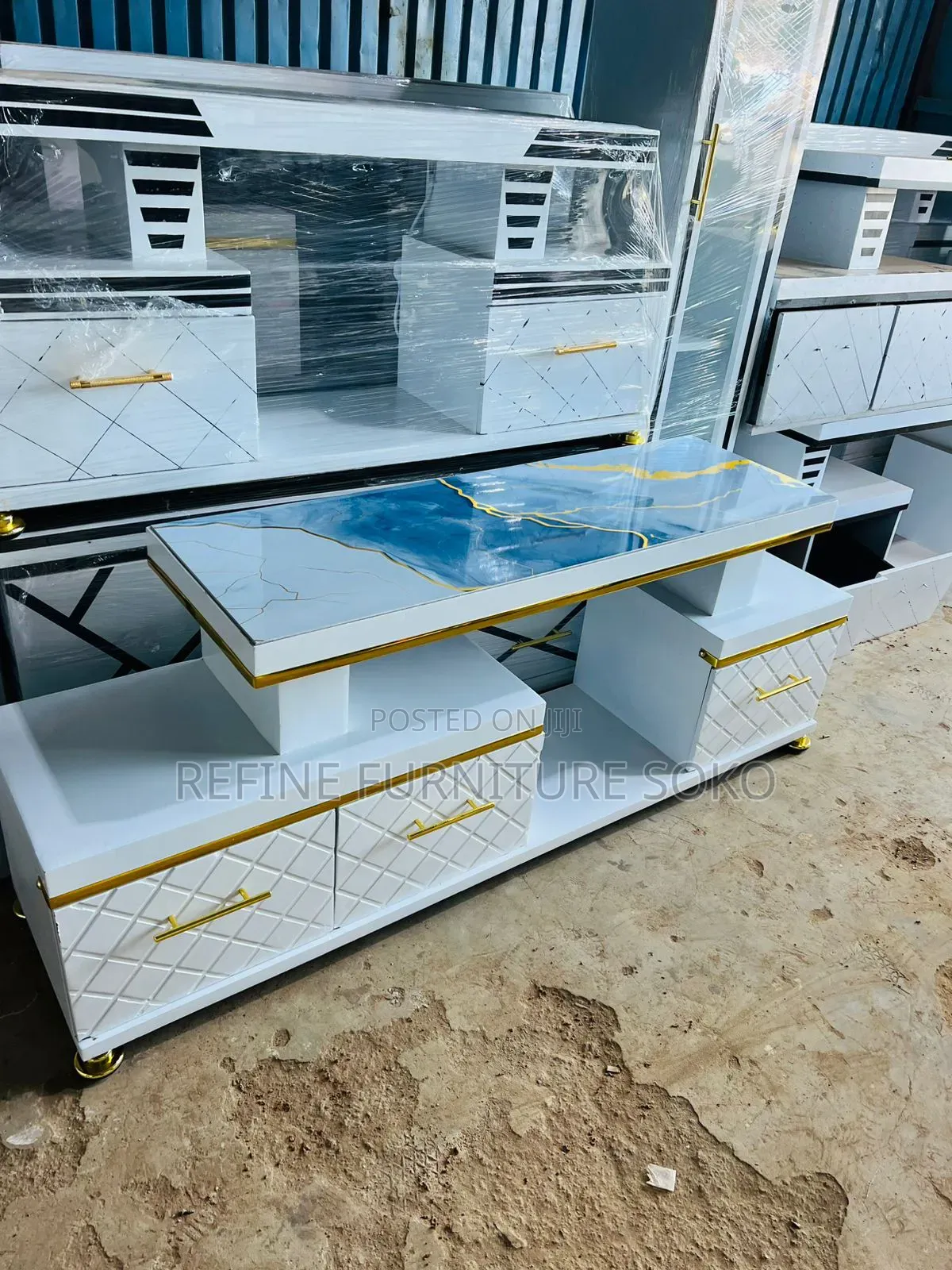 Morden Tvstand 5fit in Measure With a Marble Top
