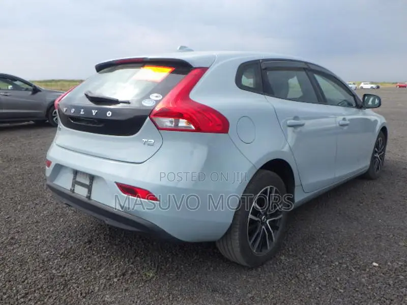 Volvo V40 2019 Blue