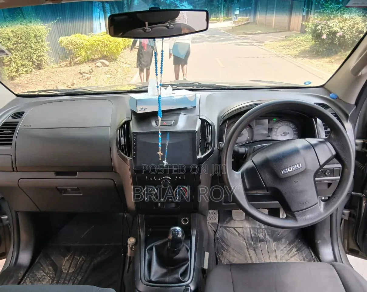 Isuzu D-MAX 2023 Gray