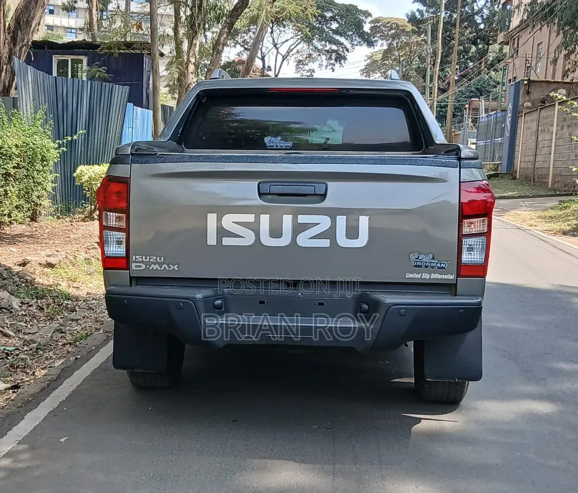 Isuzu D-MAX 2023 Gray