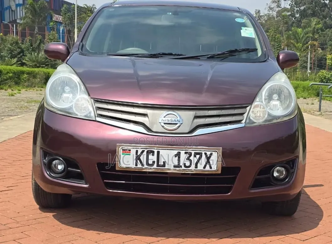 Nissan Note 2011 Maroon