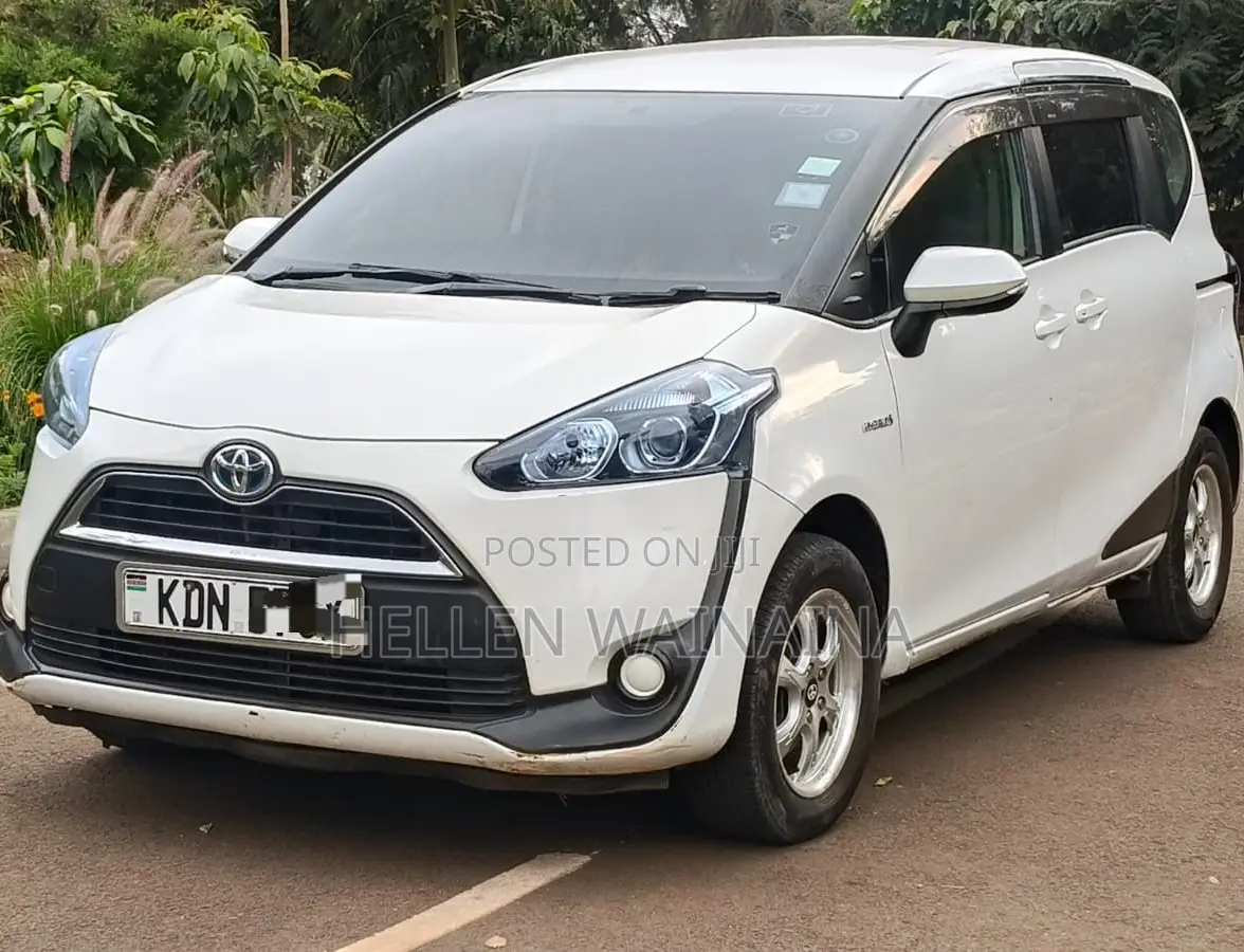 Toyota Sienta 2017 White