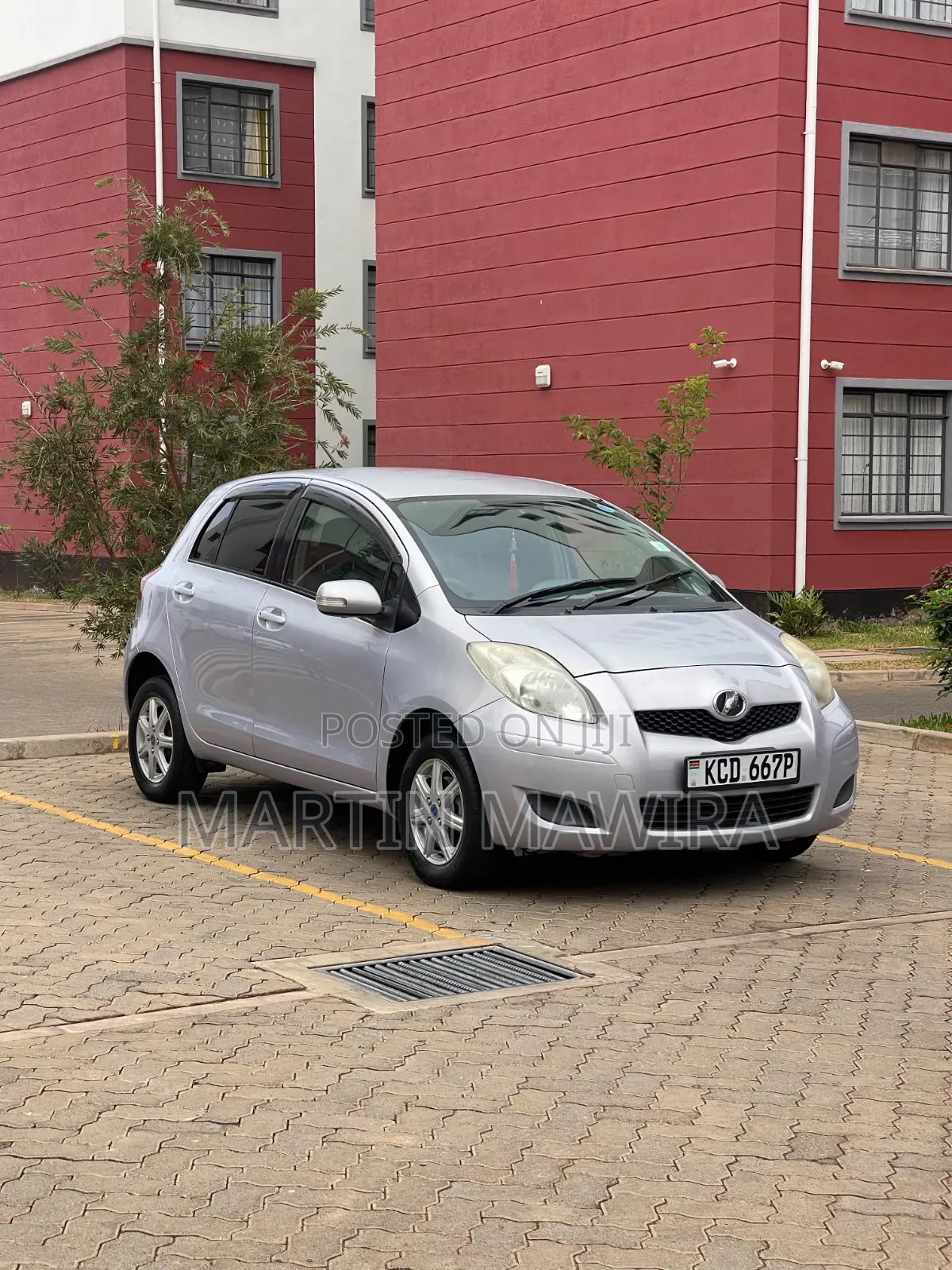 Toyota Vitz 2008 Silver