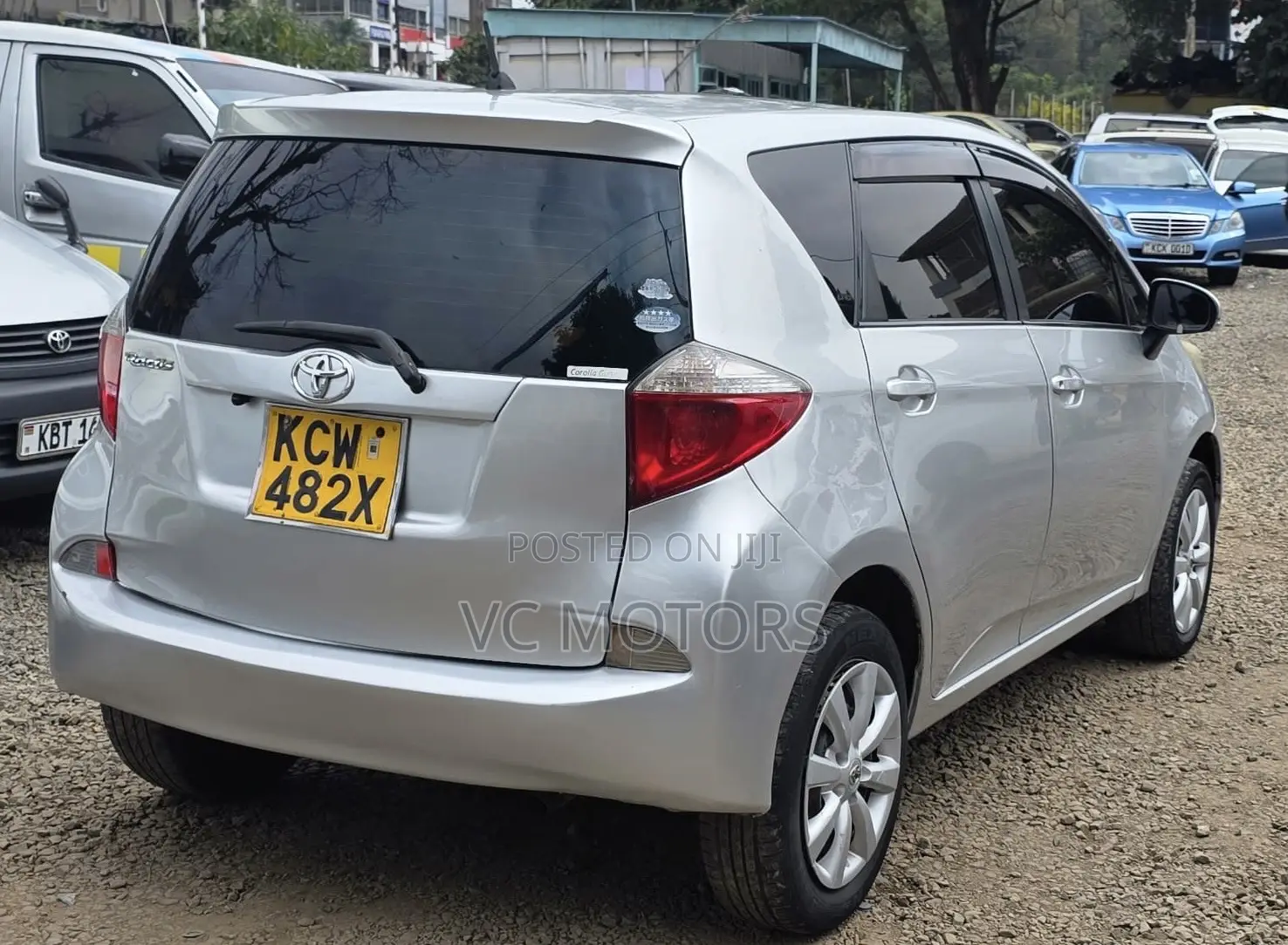 Toyota Ractis 1.3 FWD 2012 Silver