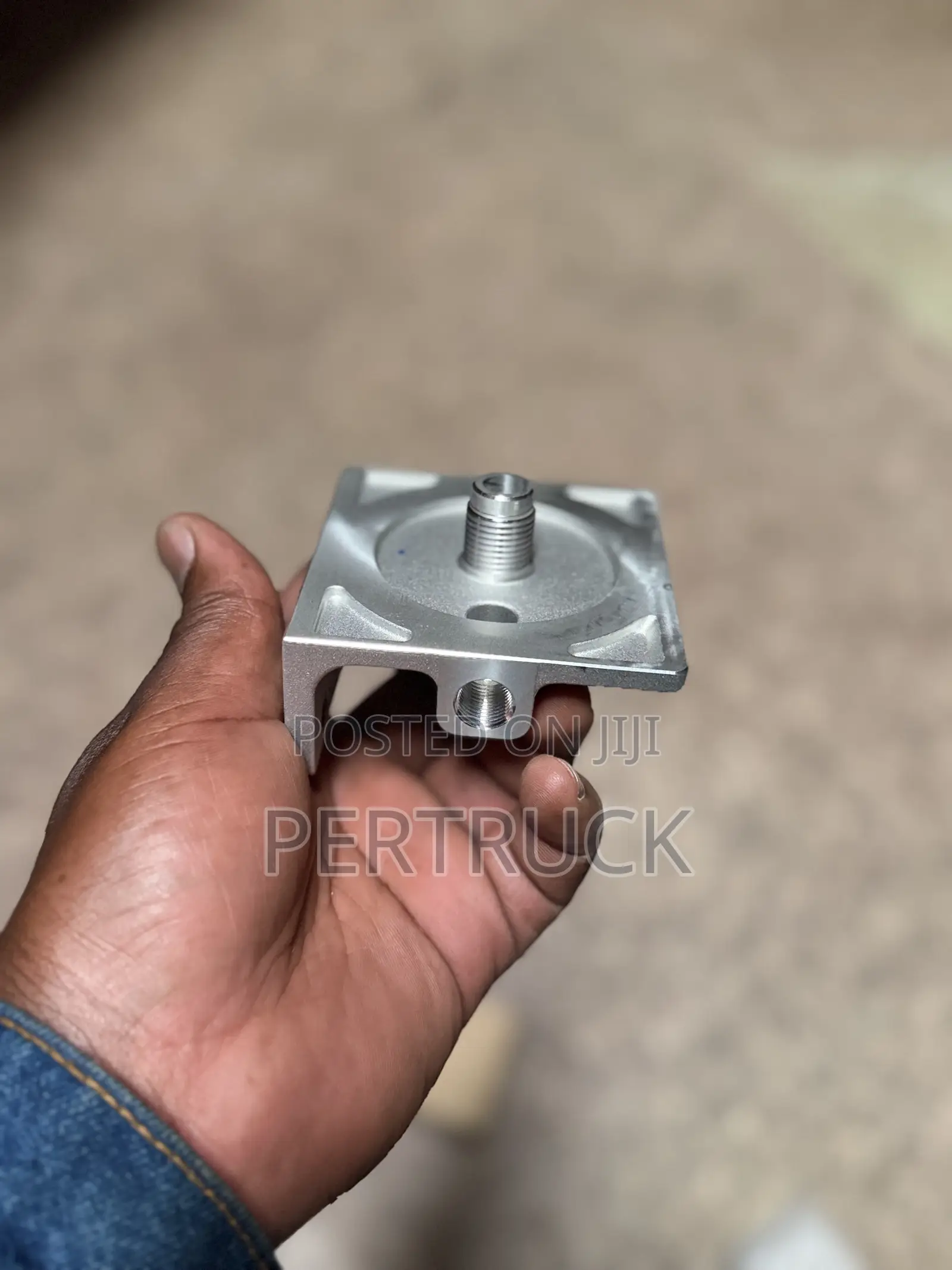 P562263 Filter Head Housing M16 X 1.5, 1/2 NPT Inlet and Outlet Ports