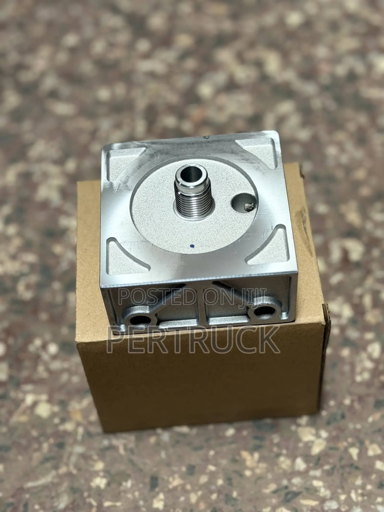 P562263 Filter Head Housing M16 X 1.5, 1/2 NPT Inlet and Outlet Ports