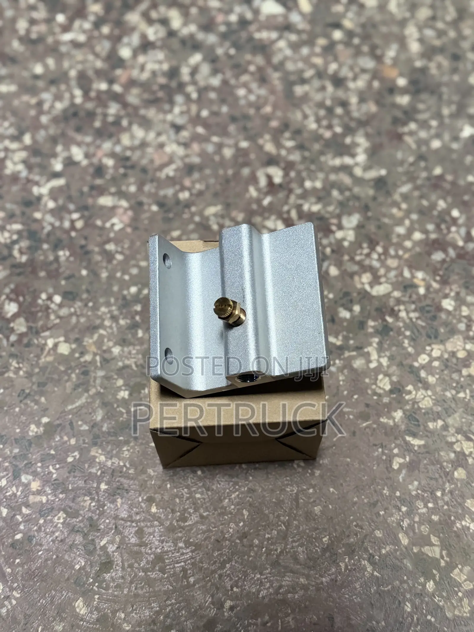 P562263 Filter Head Housing M16 X 1.5, 1/2 NPT Inlet and Outlet Ports