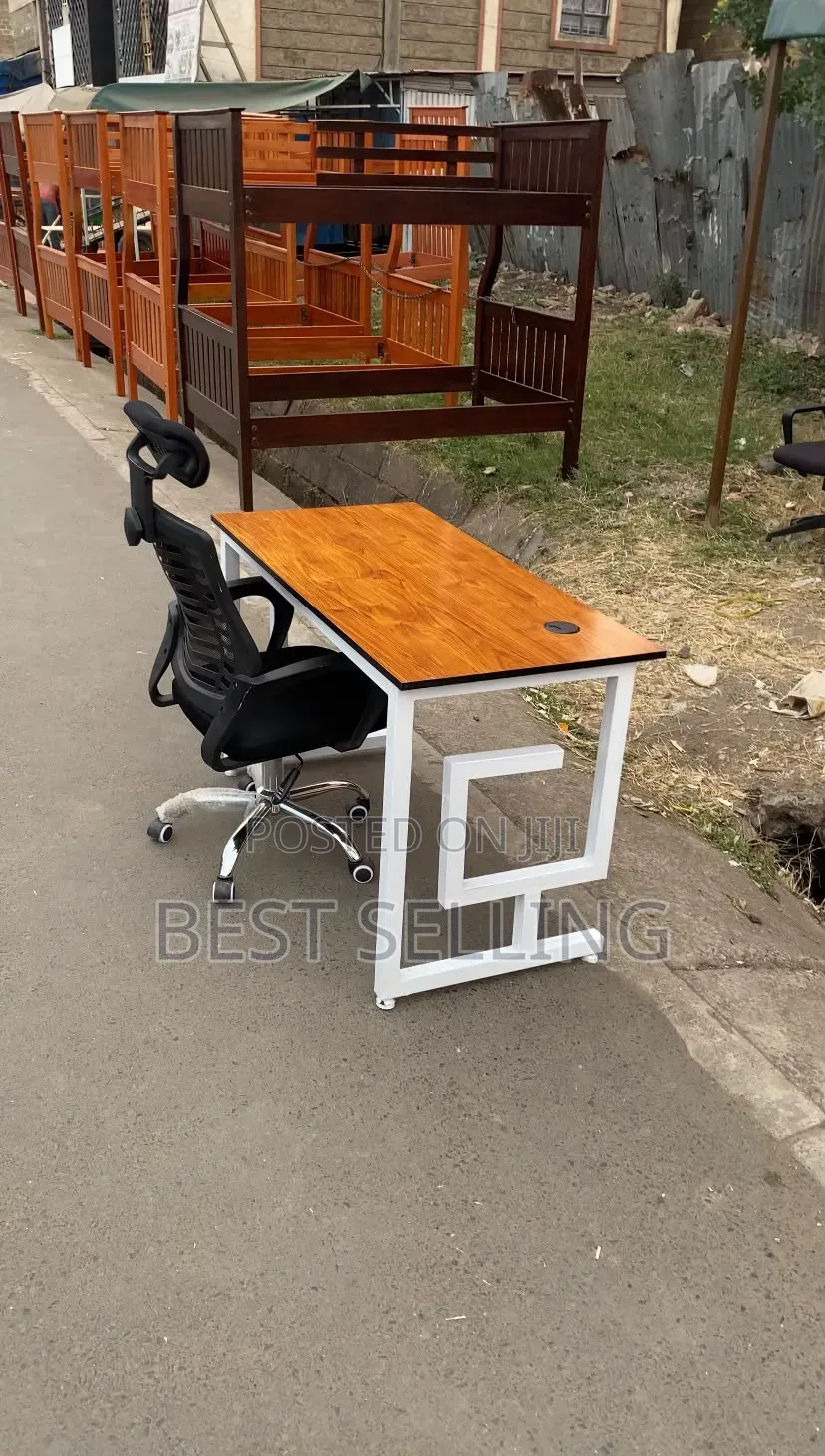 Modern Reading Table With Headrest Chair
